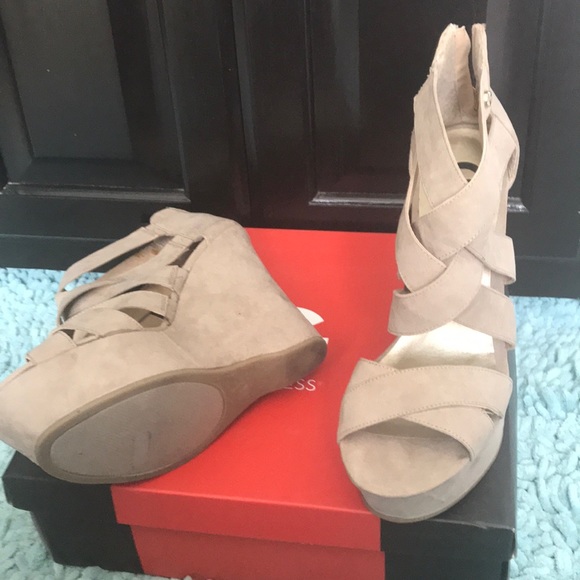 Tan suede wedges - Picture 2 of 6